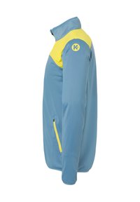 Lichtblauwe jas met een gele schouderpaneel. Heeft een hoge kraag en zijzakken met rits. Glad textuur met een modern atletisch ontwerp.