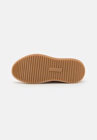 Steve Madden DOUBLETAKE - Trainers - natural/orange