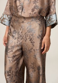 Oltre PALAZZO IN  FANTASIA - Pantalon classique - beige