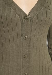 Abercrombie & Fitch BUTTON DEEP MINI - Vestido de malha - olive green