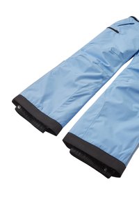 Pantaloni impermeabili de culoare albastră cu accente negre, cu manșete elastice și buzunare cu fermoar, având o textură netedă și un design lejer.