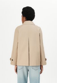 Thumbnail Image 4