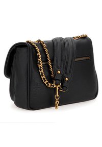 Czarna torba skórzana o fakturze z złotym łańcuchem i detalami zamka błyskawicznego. Posiada przednią kieszeń na zamek i usztywnioną formę.
