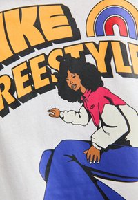 Nike Sportswear TEE VINTAGE - T-shirt print - white
