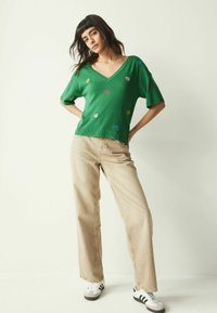 Next V-NECK GEM - T-shirts print - bright green shell