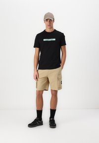Calvin Klein Jeans CARGO  - Shorts - travertine