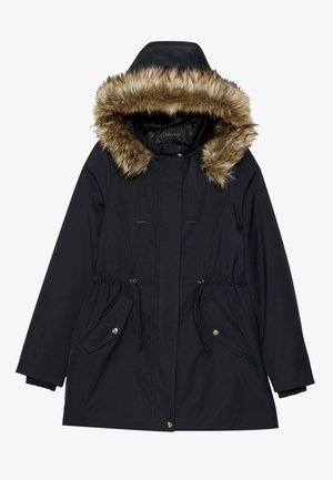 Parka noire avec capuche doublée en fourrure, taille réglable par cordon, fermeture éclair, deux poches avant et accents de boutons verts.