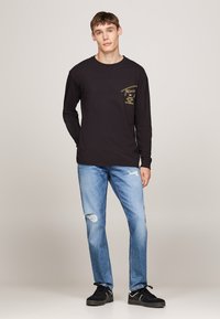 Tommy Jeans REG TWIST - Maglietta a manica lunga - black