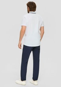 s.Oliver MIT V-AUSSCHNITT - Poloshirt - weiß