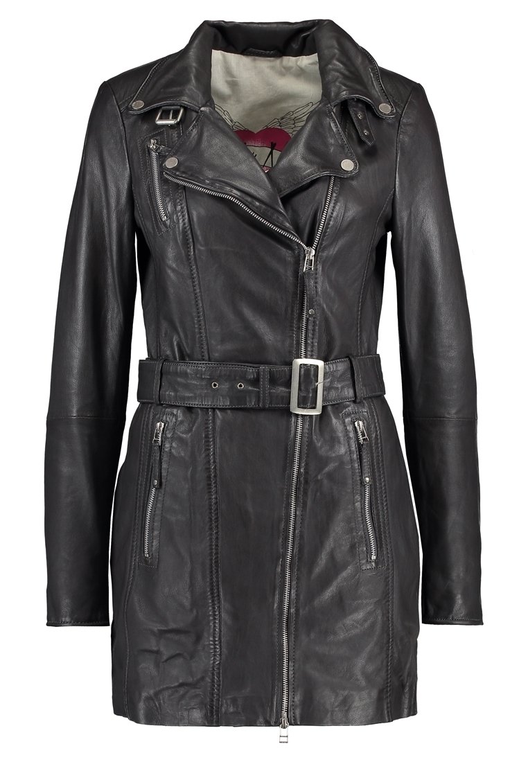 Veste en cuir noir avec un design ajusté, fermeture éclair asymétrique, taille ceinturée et poches zippées. Texture lisse et col à revers.