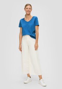 s.Oliver MIT V-AUSSCHNITT - T-Shirt basic - royalblau