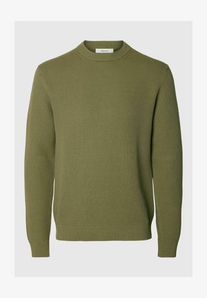 Olivno zeleni pleteni pulover s okroglo izrezom, rebrastimi manšetami in robom, ki se ponaša z teksturirano tkanino in sproščenim krojem.