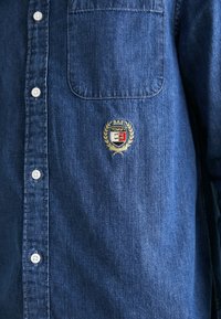 Tommy Jeans CREST - Shirt - dark indigo