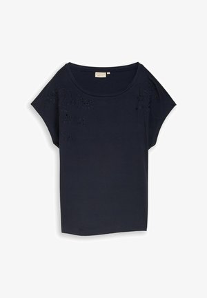 Blouse bleu marine à manches courtes avec encolure ronde et broderie florale subtile sur le haut devant et les épaules.