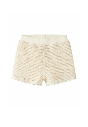 Kreemivärvides heegeldatud lühikesed püksid sätendavate servade ja soonilise elastse vöökohaga, esitatud valgel taustal.