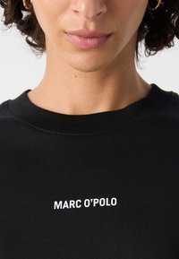 Marc O'Polo SHORT SLEEVE ROUND NECK RELAXED FIT LOGO TEE - Βασικό μπλουζάκι - black