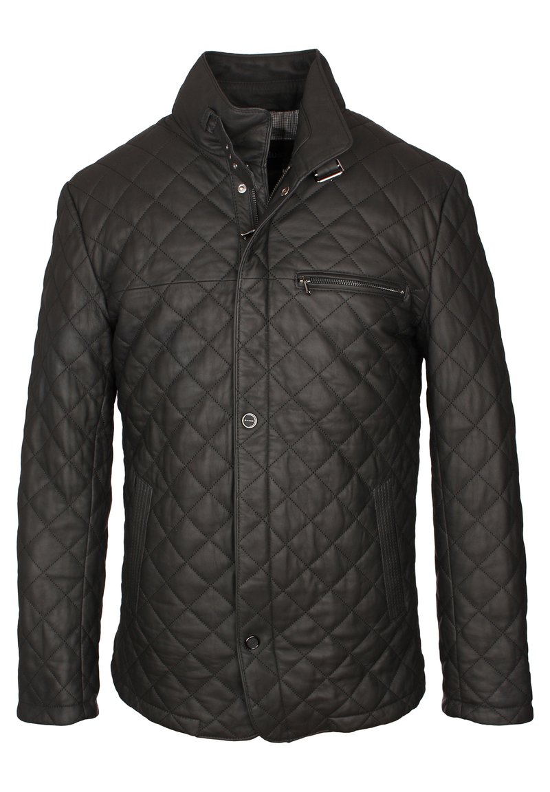 Veste en cuir noir matelassée avec un col haut, une poche poitrine zippée, et une fermeture à boutons. Surface texturée avec des motifs diagonaux.