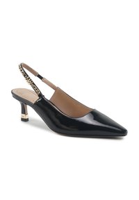 Scarpa slingback in vernice nera con punta affusolata, tacco basso e una fascia decorativa con accenti dorati sul retro. Texture liscia.