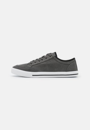 Matalavartiset tennarit - grey