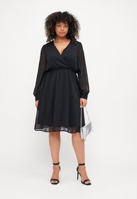 ONLY Carmakoma CARYELIS V NECK DOBBY DRESS - Dnevna haljina - black