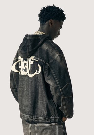 Bershka, HOODED EMBROIDERED BACK - DENIM JACKET - Veste en jean - black