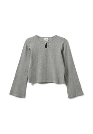 Bluza gri cu mâneci lungi ripluite, cu decolteu rotund și un mic detaliu tip orificiu în față, având o croială lejeră și mâneci evazate.