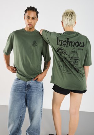 YOURTURN UNISEX - T-shirt imprimé - thyme