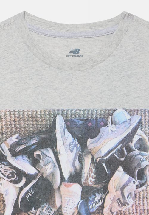 New Balance SHOE MAT GRAPHIC TEE - Print T-shirt - ash heather — foto 3