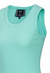 Mintgroene geribde tanktop met een ronde halslijn en een mouwloos ontwerp. Kenmerkt subtiele branding in de stof, gemaakt van lichtgewicht materiaal.