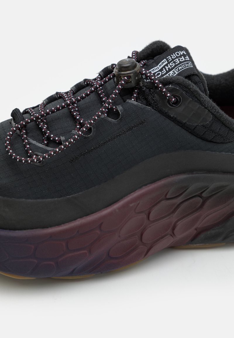 New Balance FRESH FOAM X MORE V4 - Laufschuh Neutral - black 