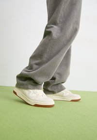 UPLAND UNISEX - Obuća za skateboard - egret