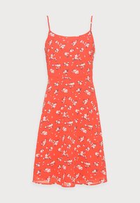 Robe florale rouge avec de fines bretelles, buste ajusté et jupe évasée. Présente de petites fleurs blanches et roses sur un fond vibrant. Texture lisse.