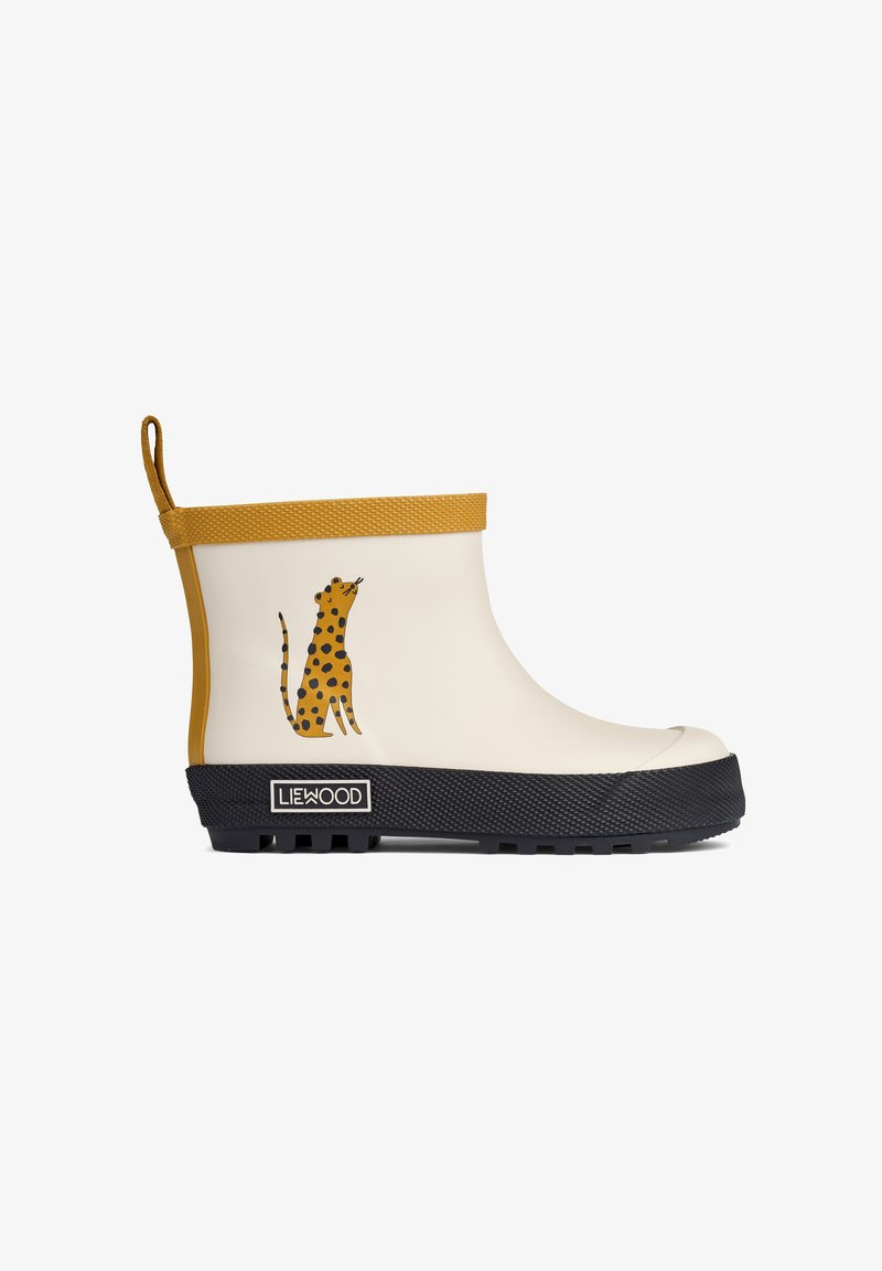 Boot en caoutchouc blanc avec une bordure jaune et un design imprimé léopard. Semelle texturée noire pour une meilleure adhérence, avec une languette à l'arrière.