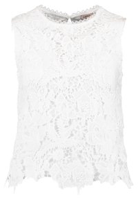 Vit spetsblus med ett blommönster, ärmlös design, rund halsringning och scalloped fåll. Har en mjuk, delikat textur.