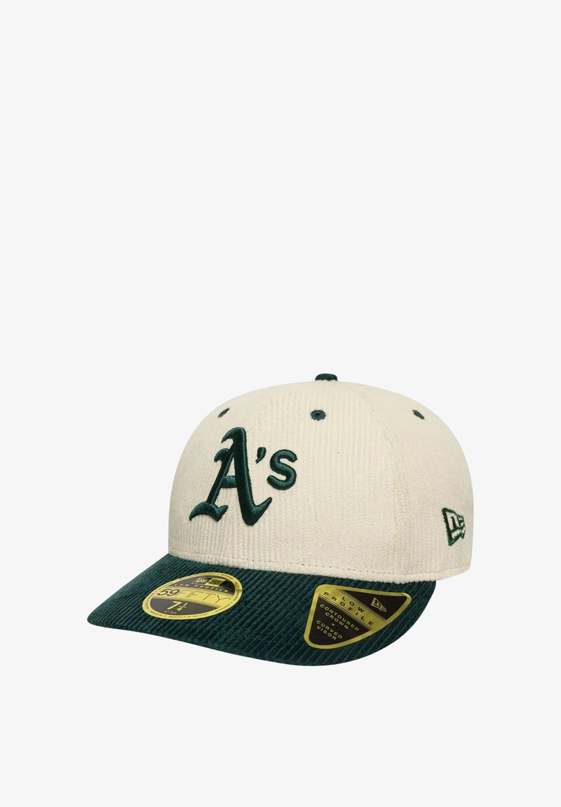 Cappellino in velluto a coste color crema con visiera verde scuro, decorato con il logo "A's" ricamato e due adesivi promozionali sulla visiera.