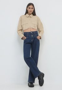 Calliope CROP CON TASCONI  - Camicia - sabbia