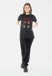 Paradiso Clothing BRING ME THE HORIZON GRAVEYARD EYES - Print T-shirt - black