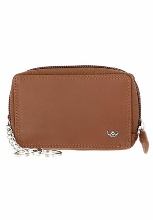 Porte-clés en cuir marron avec fermeture éclair argentée et anneaux métalliques fixés par une petite chaîne, avec un petit logo argenté sur le devant.