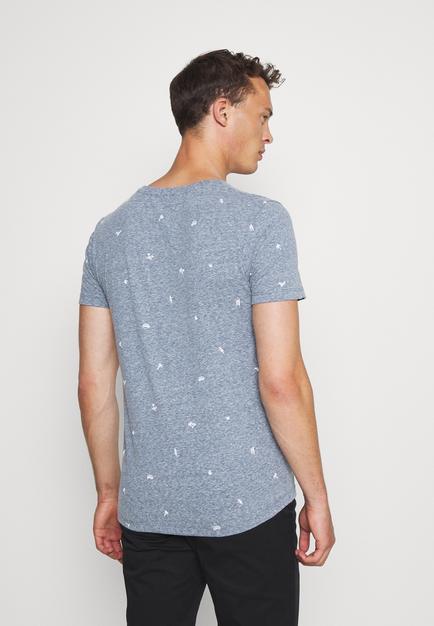 TOM TAILOR DENIM MÉLANGE T shirts med print navywhite TOM TAILOR DENIM ALLOVERPRINTED - T-shirts med print - white/blue navy