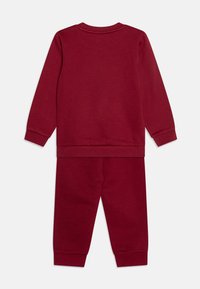 Puma MINICATS CREW JOGGER UNISEX SET - Tuta - intense red