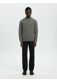 Selected Homme SLHROSS STRUCTURE CREW NECK - Stickad tröja - black