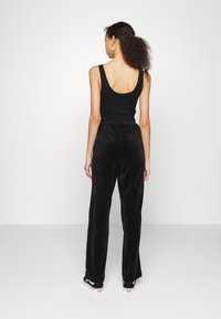 Ellesse INDIA PANT - Tepláky - black