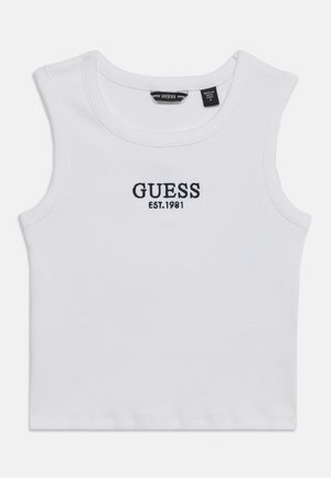 Balta bezroku īsa topiņa ar apaļu kaklu un melniem izšūtiem vārdiem "GUESS EST. 1981" priekšpusē centrā.