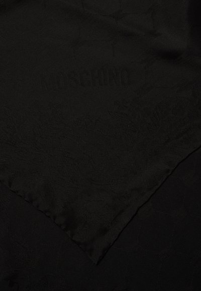 Tissu noir avec un motif floral subtil et le mot Moschino tissé dans la texture.