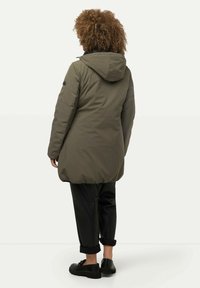 Ulla Popken HYPRAR REVERSIBLE QUILTED - Abrigo de invierno - gray green