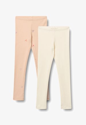 Due paia di leggings a coste per bambini piccoli, uno crema e uno pesca chiaro con piccoli fiori ricamati, stesi su uno sfondo bianco.