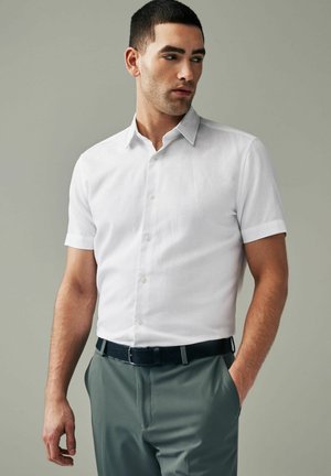 Next SHORT SLEEVE - REGULAR FIT - Vapaa-ajan kauluspaita - white