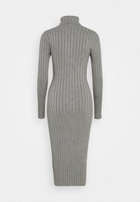 Robe midi en maille côtelée grise avec manches longues et col roulé haut, vue de dos.