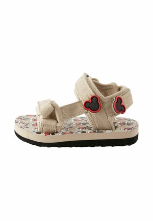Sandale beige pour tout-petit avec brides ajustables, accents tête de Mickey Mouse noirs et rouges, et semelle à motif de personnages de dessins animés.