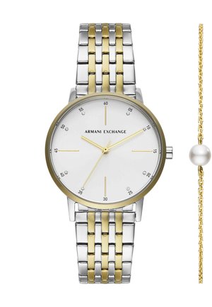 Zweilfarbige silberne und goldene Armani Exchange Armbanduhr mit weißem Zifferblatt, minimalistischen Markierungen und einem goldenen Gliederarmband mit einer einzelnen weißen Perle.